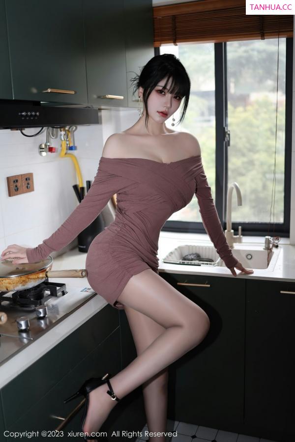   [XiuRen]高清写真图 2023.01.28 No.6178 桃桃子_ 厨娘美腿第9张图片